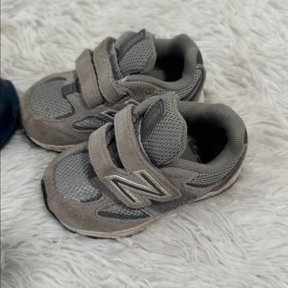 🐨 Bundle of 2 Boys Sneakers & Rain Boots - Picture 3 of 3